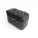 シャネル バニティケース キルティングラムスキン ゴールドボール金具